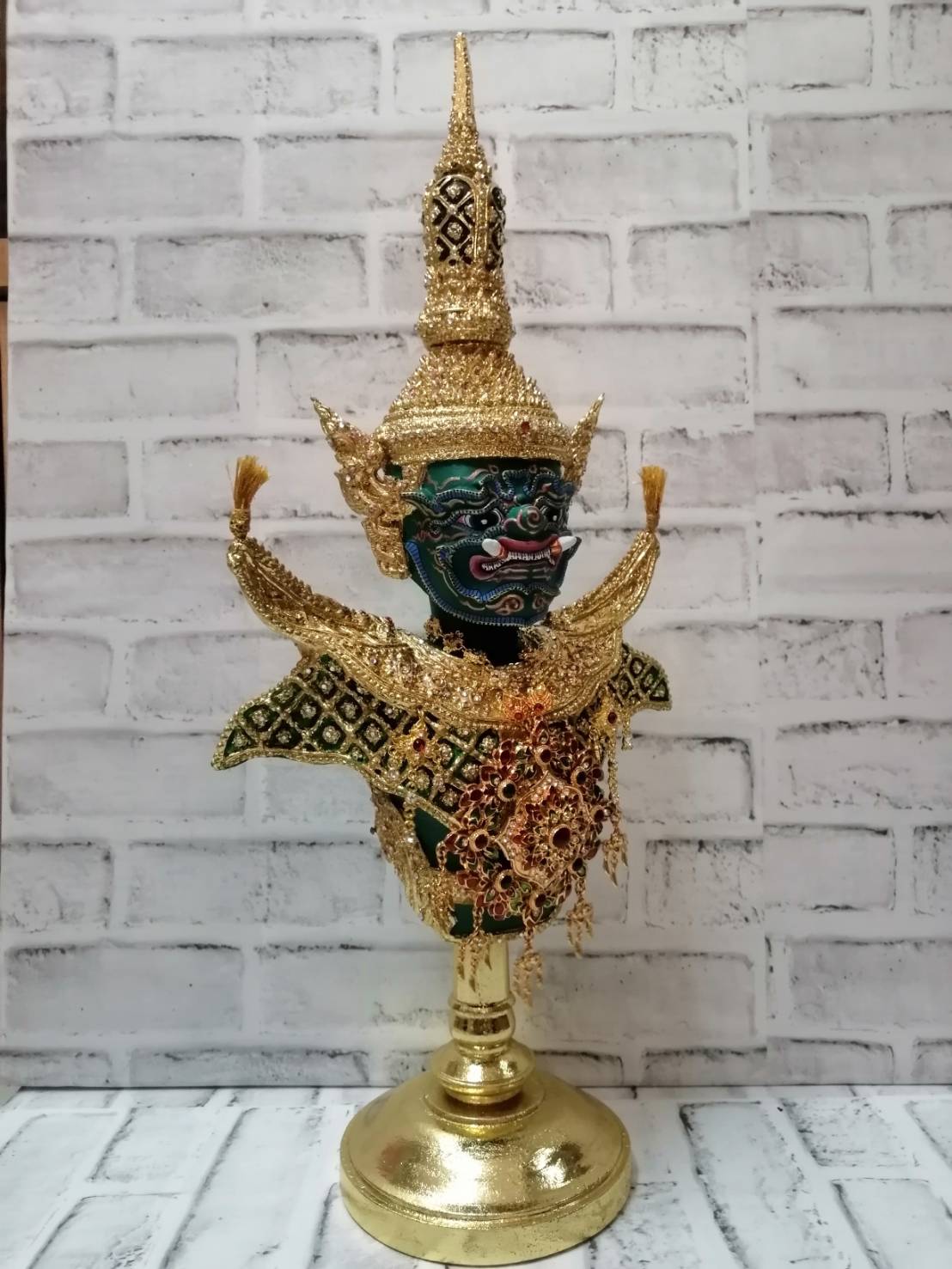 หุ่นพิเภก พร้อมฐานทอง