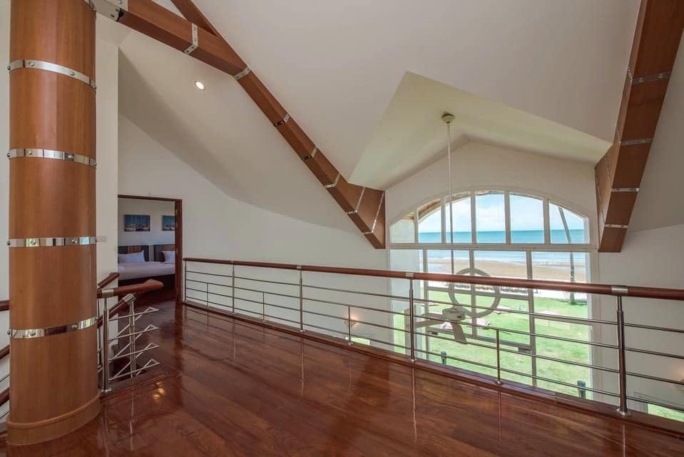 HR15042 บ้านพักติดทะเลหัวหิน The Sunny Beach Villa