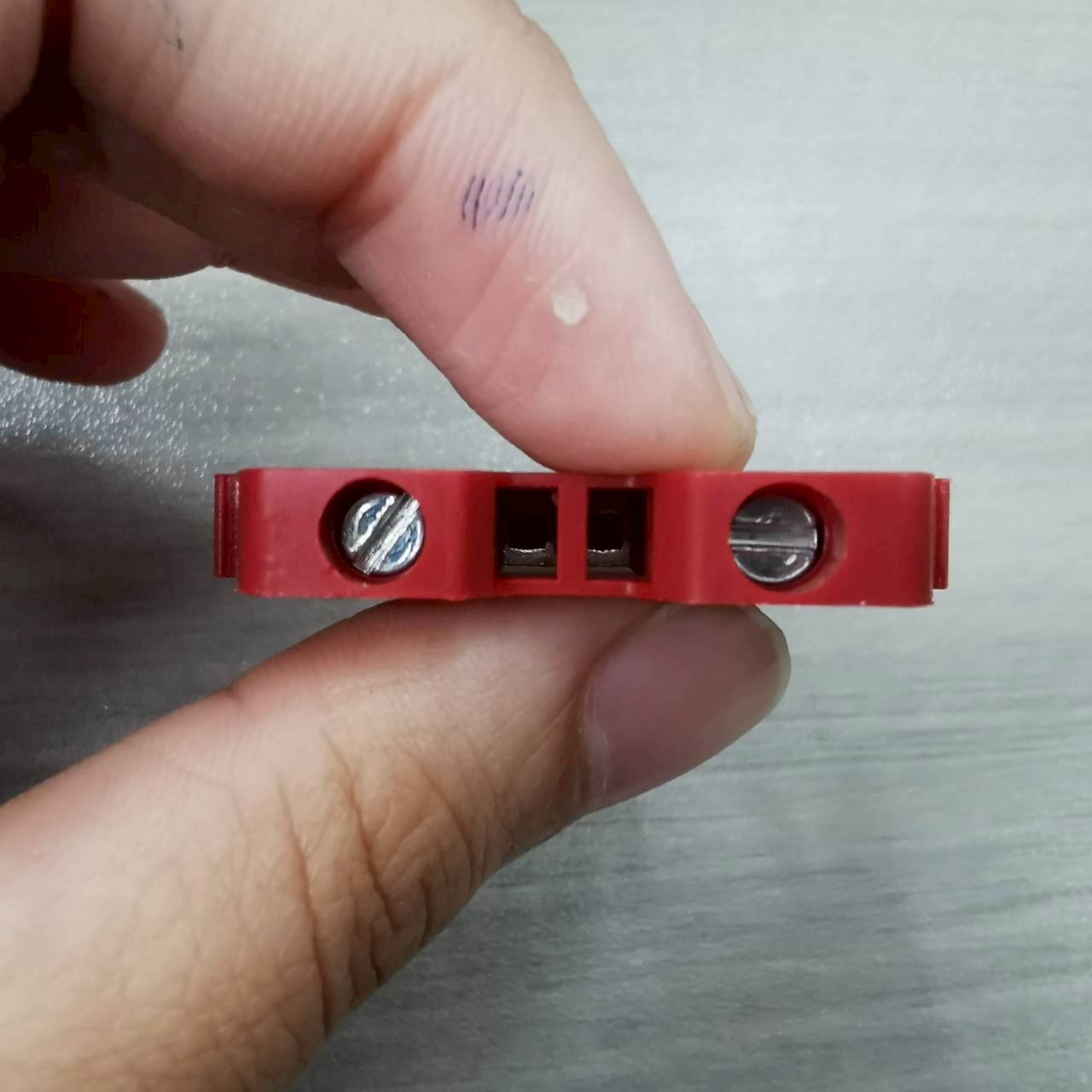 เทอร์มินอล ออนก้า 24A ใช้กับสายขนาด 2.5mm² ONKA-1017 Scewed terminal Red 1010017 MRK Series