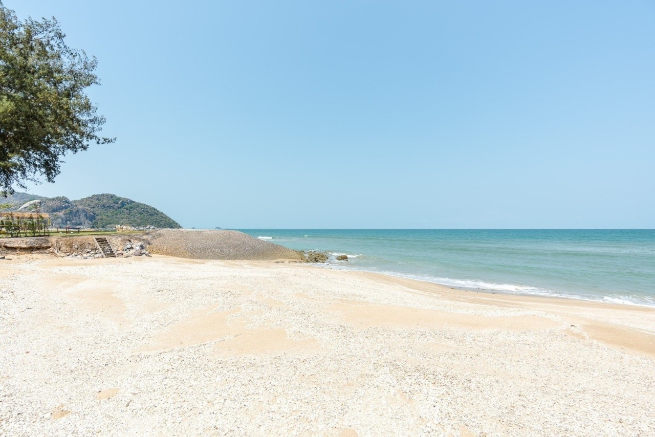 HR15080 The Bristol Beach Huahin Pool villa