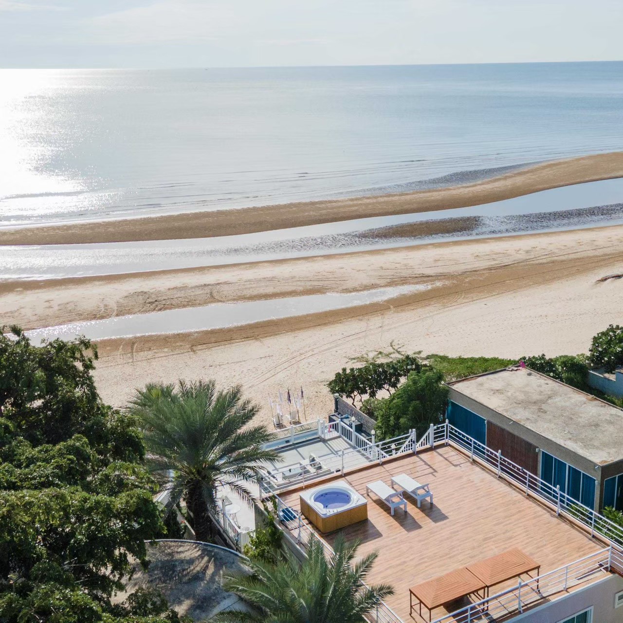 HR15045 บ้านพักติดทะเล The Moon Beach Villa