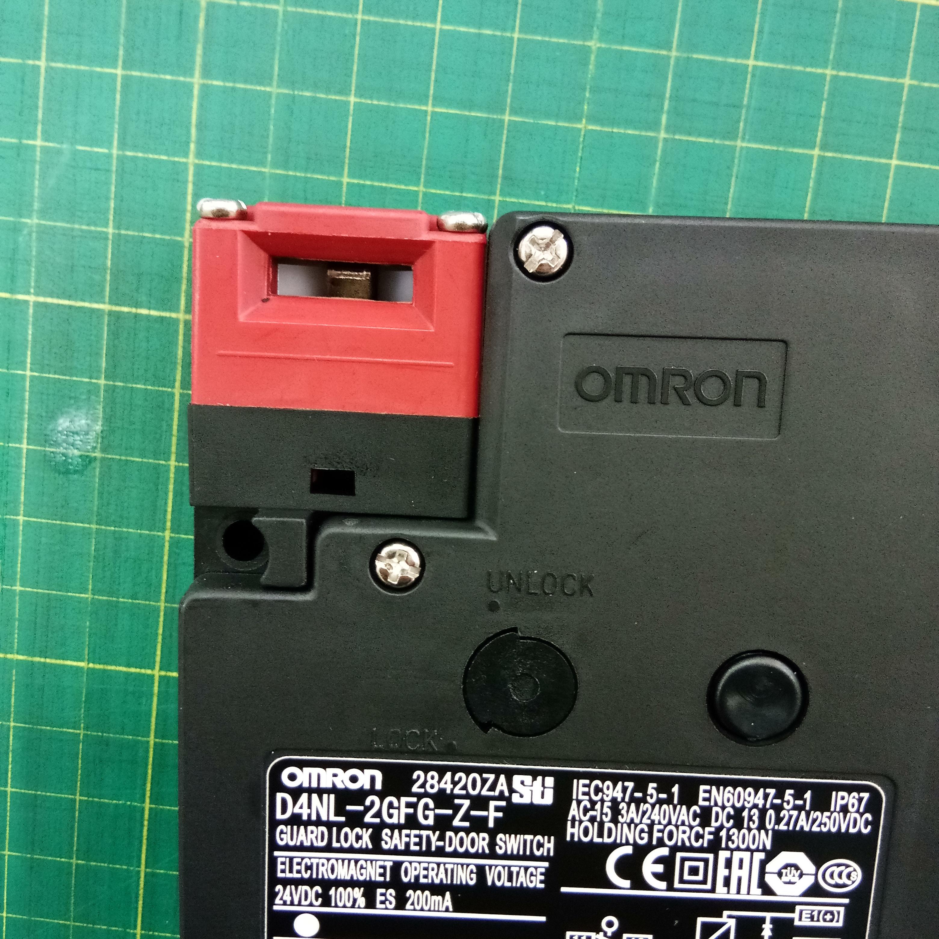 Safety Door Switch OMRON สวิตช์ประตูนิรภัย รุ่น D4NL-2GFG-Z-F