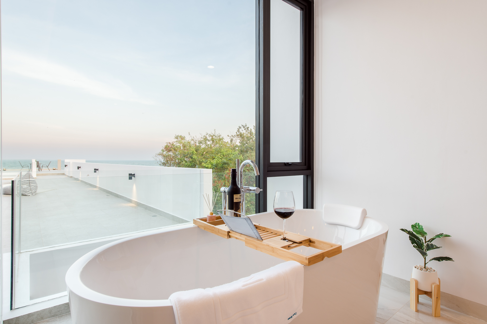 HR15066 บ้านพักติดทะเลหัวหิน The Casa Rocca Beach Villa HuaHin