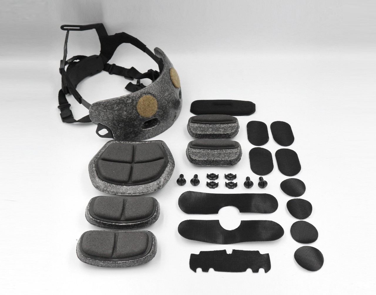 (clap)สินค้าเข้ามาใหม่ค่ะ (fire)ชุดรองในหมวก+สายรัดคางปรับขนาดได้ FMA ( FMA Helmet Adjustable Strap ) 🔥 ใช้สำหรับติดตั้งกับหมวกยุทธวิธีได้หลายชนิด เช่น Fast helmet 🔥 มีตัวปรับขนาดที่ท้ายทอย เพิ่มความกระชับ 🔥 สะดวกในการติดตั้ง ดัดแป