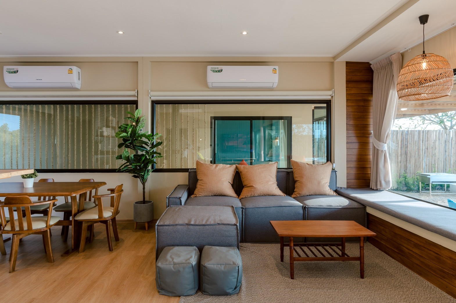 HR15055 บ้านพักติดทะเล The Coastal Vista Beach Villa