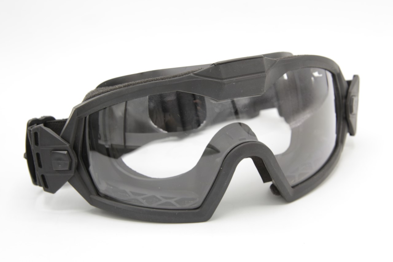 แว่นตากันลมรุ่นมีพัดลม (Regulator Updated version with Fan Goggle) แว่นตากันลมมาพร้อมพัดลมไล่ฝ้า เลนส์เเว่นตา 2 สีให้เลือกเปลี่ยน #สีดำ #สีใส กรอบแว่นมี 2 สี #สีดำ #สีทราย ราคา 1,500 บาท
