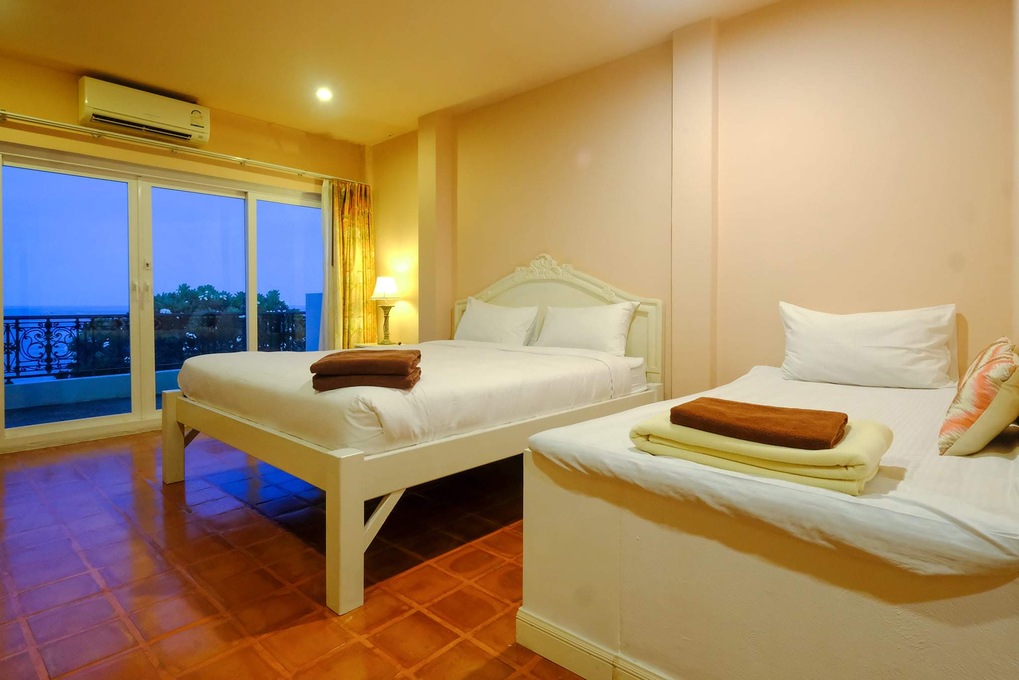 HR15007 บ้านพักติดทะเล บลูร็อค วิลล่า แอทปราณฯ บ้านเดี่ยวติดทะเล สระส่วนตัว เดินลงทะเลได้เลย