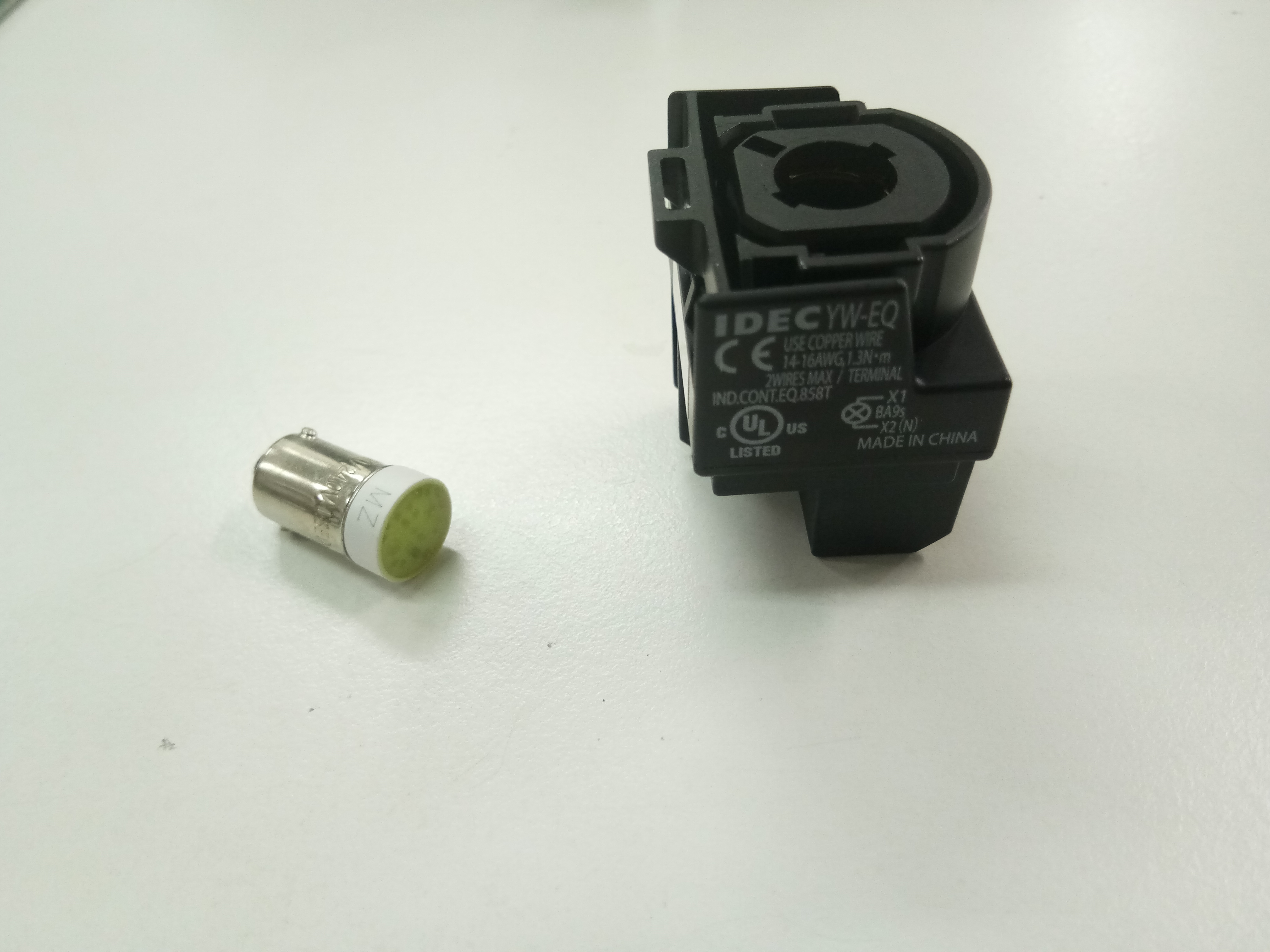 ไพลอตแลมป์ IDEC แบบเปลี่ยน LED ได้ สีน้ำเงิน รู 22 mm Pilot Lamp ไฟ 230/240 VAC