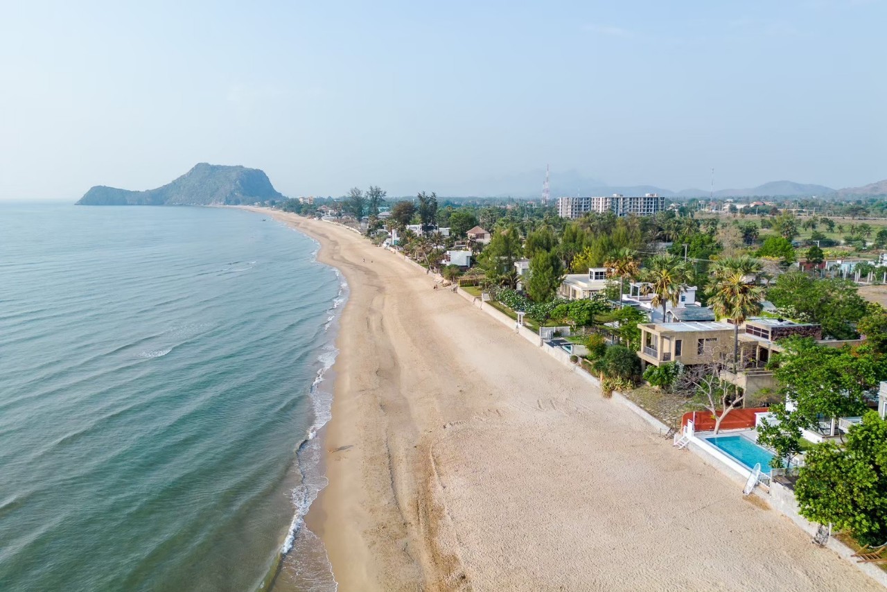 HR15075 บ้านพักติดหาดปราณบุรี The Banana Beach Villa Pranburi