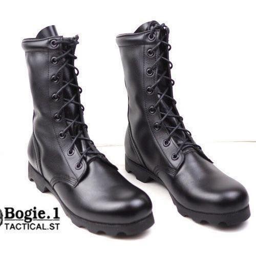 New.Bogie1 รองเท้าคอมแบท รุ่นI01 ร้อยเชือกตาไก่ Bogie1 HONOR SOLDIER (I01) รูตาไก่ รองเท้าคอมแบทที่หนังนุ่มตั้งแต่ครั้งแรกที่ใส่ ใครมีปัญหาหนังกัดจัดรุ่นนี้เลย .................... เปิดตัวรองเท้าทหาร-ตำรวจ พื้นหล่อบ๊อกยางพิเศษ (Polyurethane) เป็นพื้นยางที