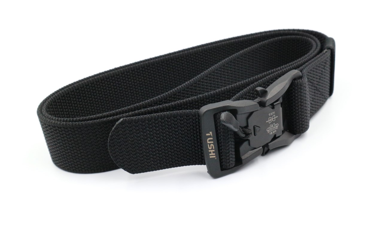 Magnetic belt #906 หัวเข็มขัดเป็น Polymer ฝังแม่เหล็ก ใช้งานง่าย หัวล็อคไว ปลดล็อคไว แค่ดึงเชือก สายผลิตจาก Nylon แท้ 100% สายมีความแข็ง สามารถเกี่ยวอุปกรณ์ต่างๆได้ ความยาว 125 cm. (free size) กว้าง 1.5" 3 สี ดำ เขียว ทราย ราคาส่ง