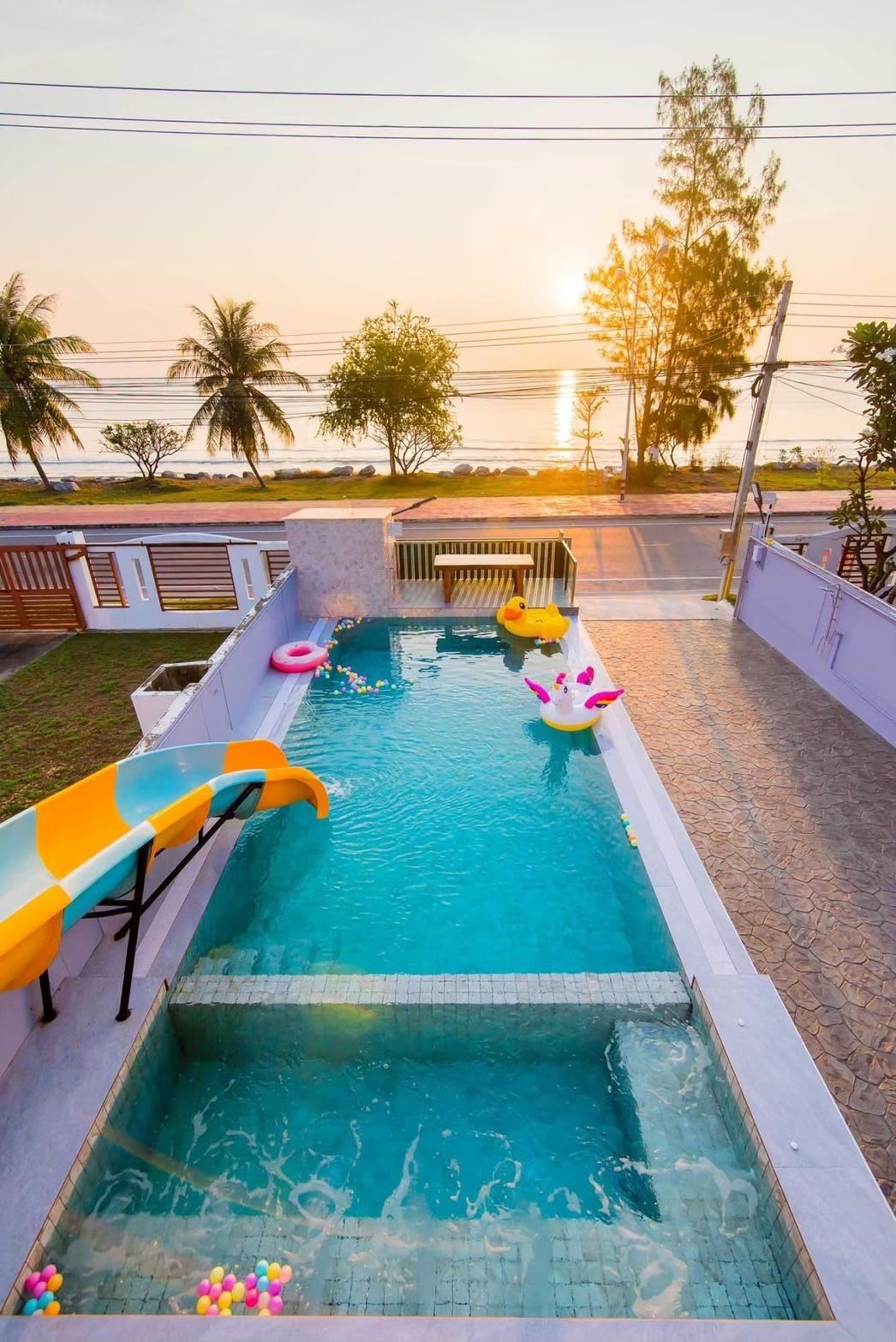 HR15063 บ้านพักติดทะเล The Blue Sky Villa Pranburi