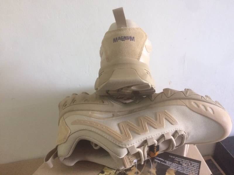 New.รองเท้า Magnum กันน้ำ พื้นหนึบ / ดอกยางหนา / ถึกทนสไตล์ 🔰 เนื้อผ้า Condura ที่เป็นที่รู้จักกันดี ที่ทหารทั่วโลกใช้ ว่าเป็นเนื้อผ้าที่ถักทอ แน่นหนา มีความทนทานสูง มากกว่าตะกูล D ทั้งหลาย (อย่าง 600D 1000D) 🔰ด้วยการออกแบบหรือดีไซน์ให้เหม