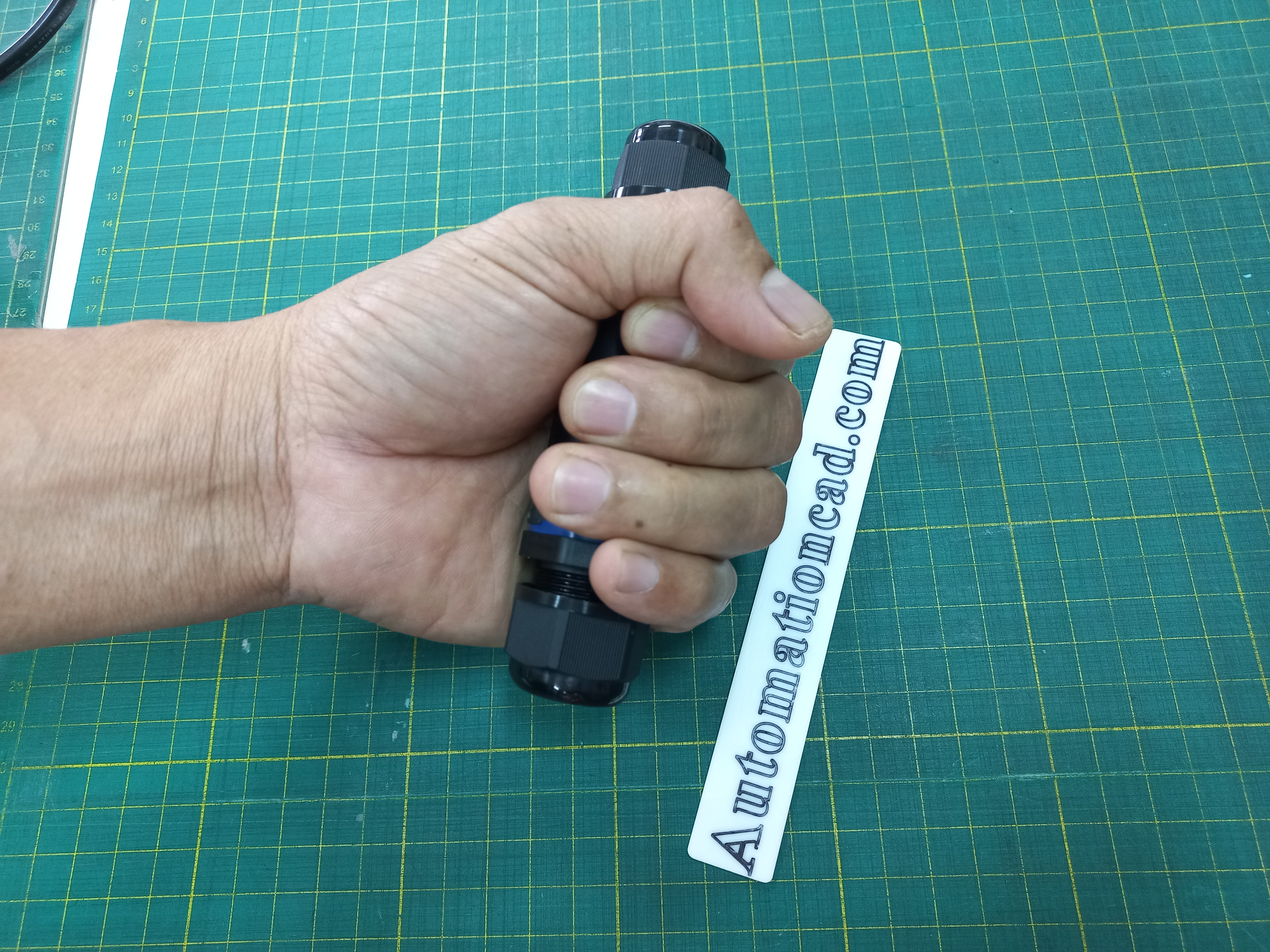 ข้อต่อสายไฟกันน้ำ ใช้กับสายไฟฟ้า ขนาด 0.5 ถึง 2.5 mm² 3 เส้น แบบขันน็อต