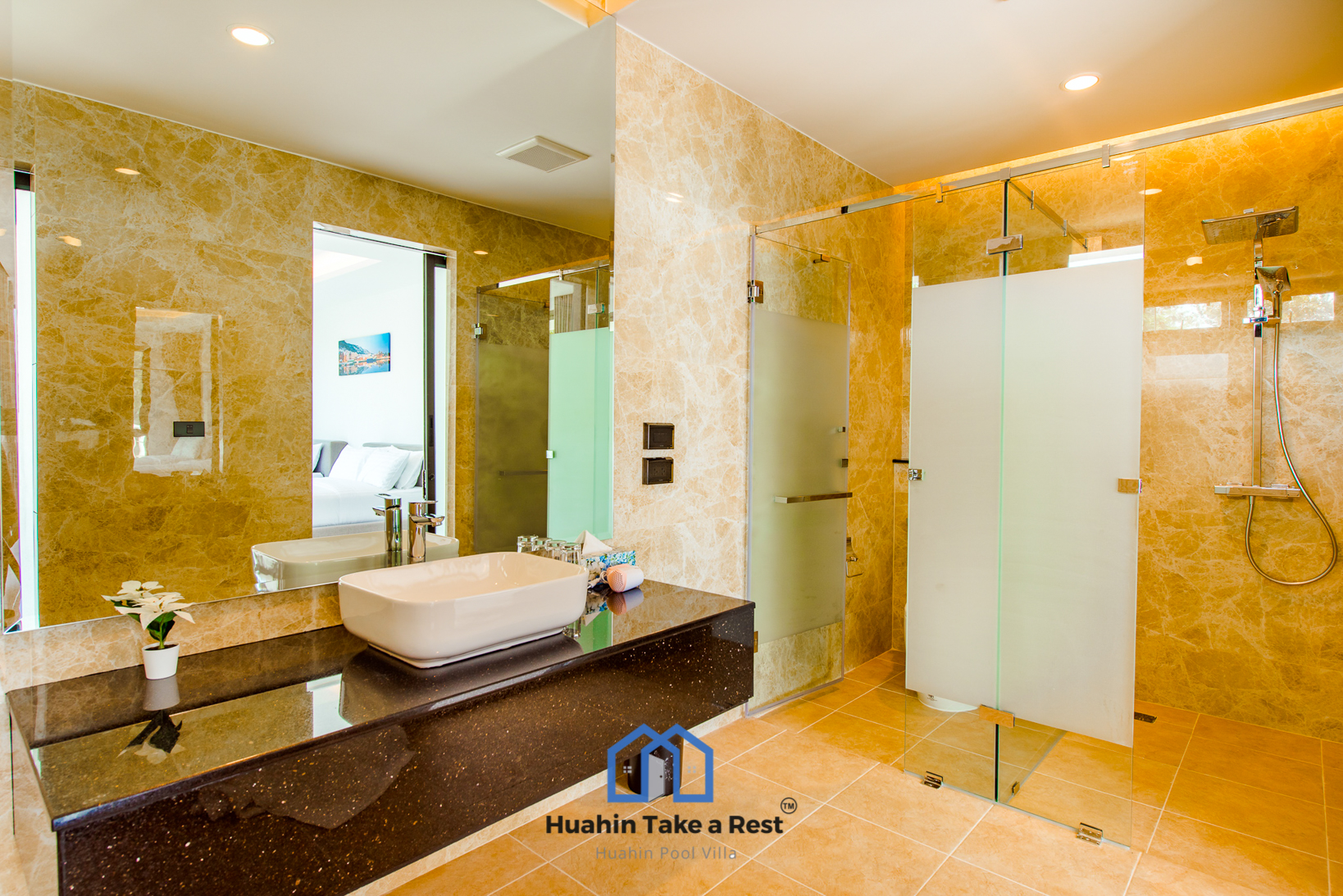 HR15039 บ้านพักติดทะเลหัวหิน The Premium Beach Villa Hua Hin