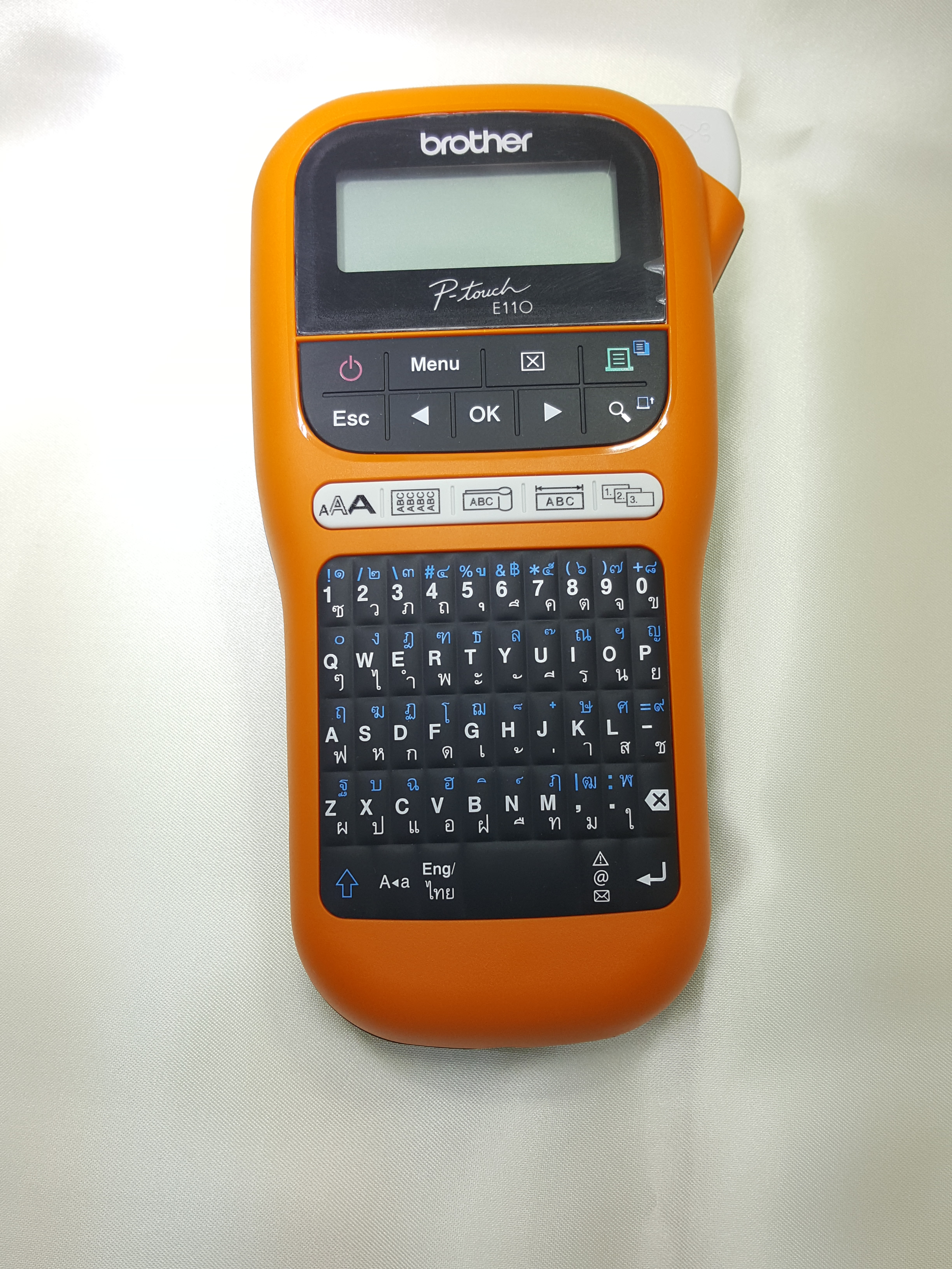 เทปพิมพ์อักษร TZE-411 6 มม. BROTHER ของแท้ อักษรสีดำ พื้นสีแดง