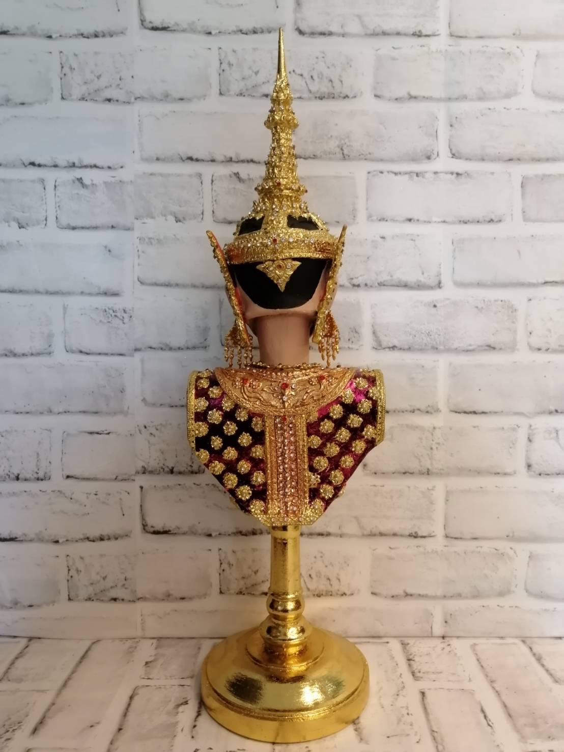 หุ่นนางสีดา พร้อมขาตั้งทอง