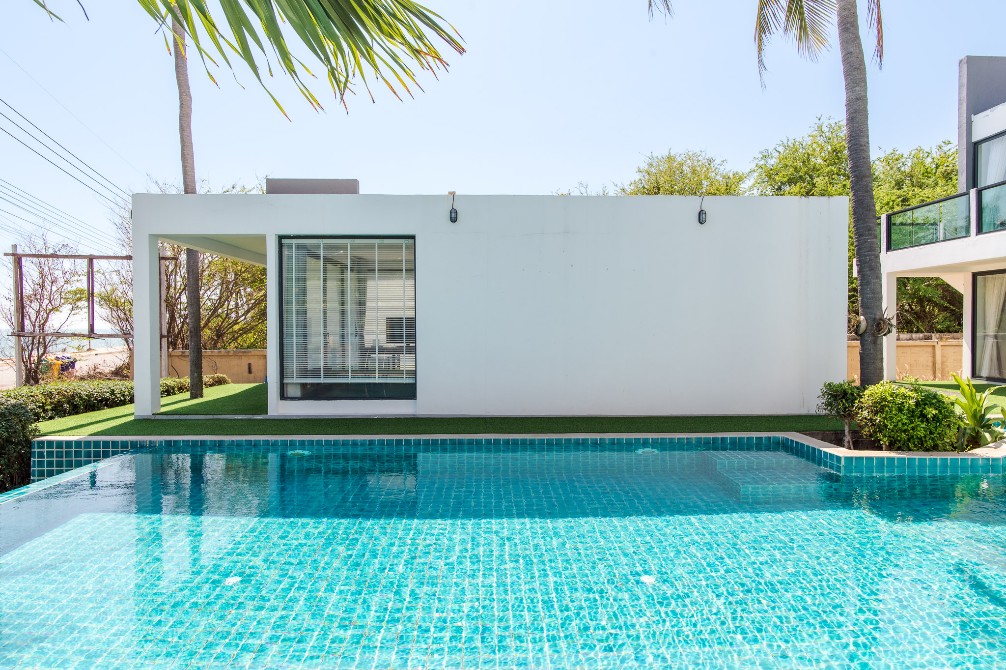 HR15008 บ้านพักติดทะเล โมเดิร์นบีช ปราณบุรี