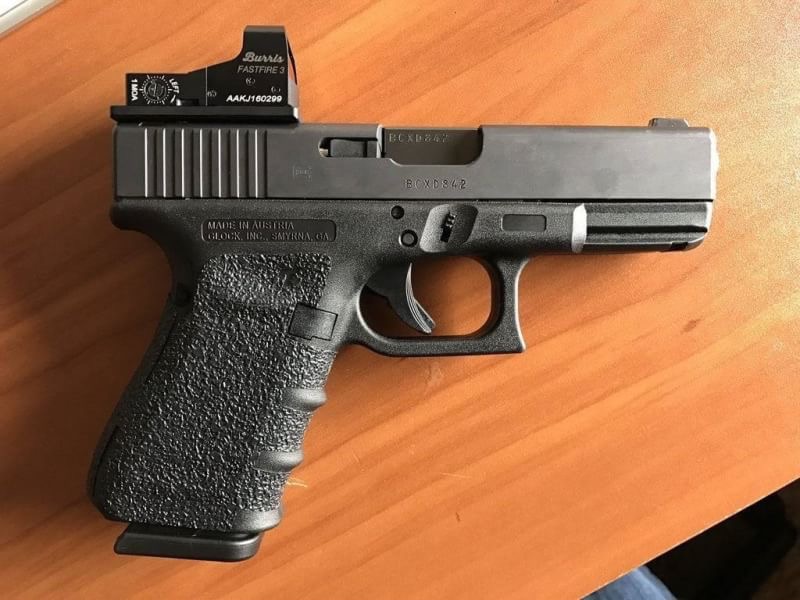 (eighthnote...)Glock Universal mount Adapter plate สำหรับติด Dot ไม่ต้องเจาะหรือตัด Slide ของท่านอีกต่อไป วิธีติดตั้ง เพียงใส่แทนศูนย์หลัง ได้ทันที สำหรับ Glock ทุกรุ่น ยกเว้น G42, G43 ใช้ได้กับ Dot ทั่วไปในท้องตลาด เช่น Trijicon, Burris, Leupold และอื่นๆ