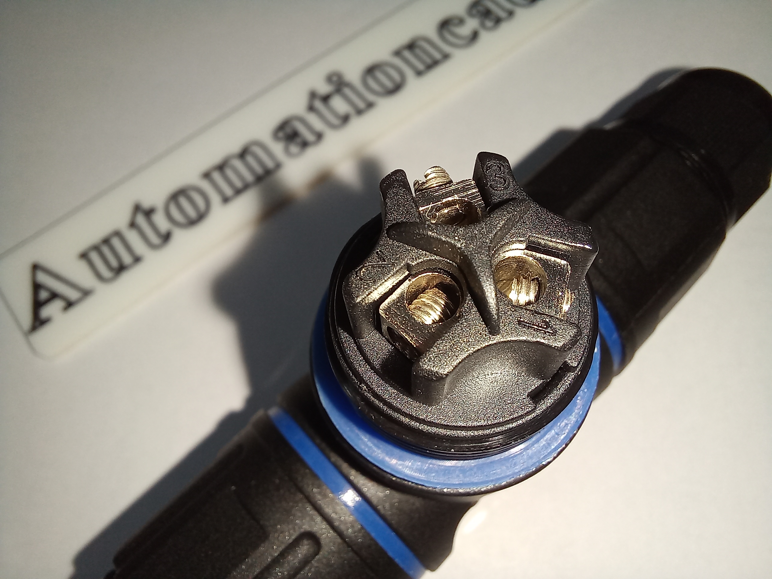 ข้อต่อสายไฟกันน้ำ แบบตัว T ใช้กับสายไฟฟ้า ขนาด 0.3 ถึง 1.5 mm² 3 เส้น แบบขันน็อต