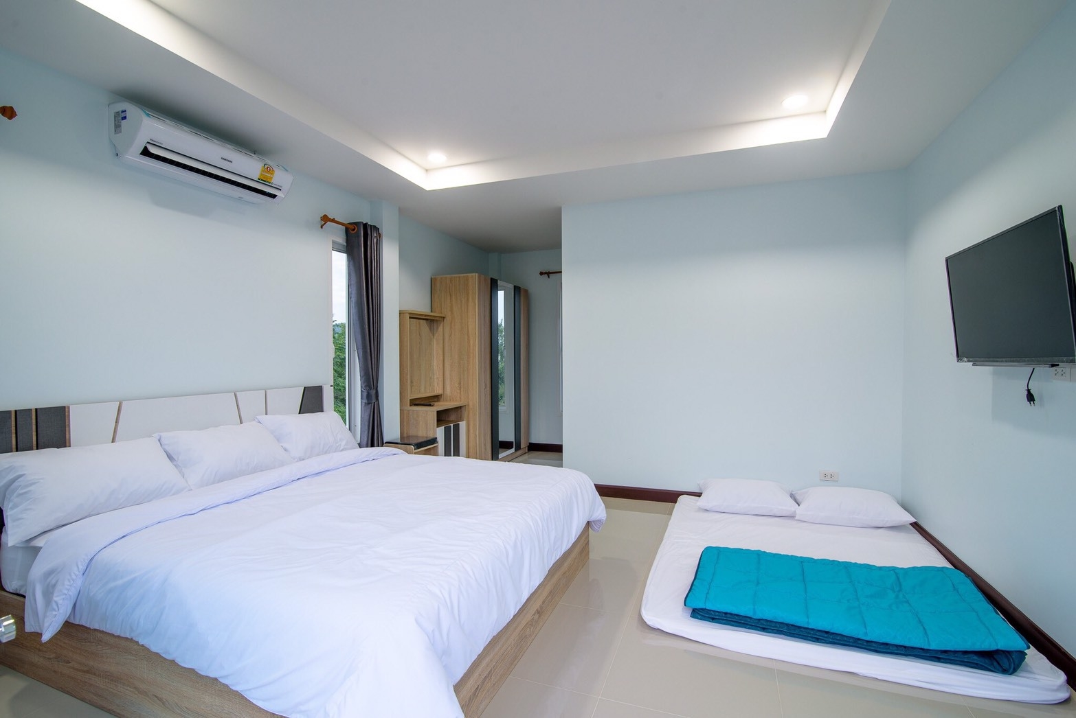 HR 5005 บ้านภูผา คาราโอเกะ โต๊ะพูล