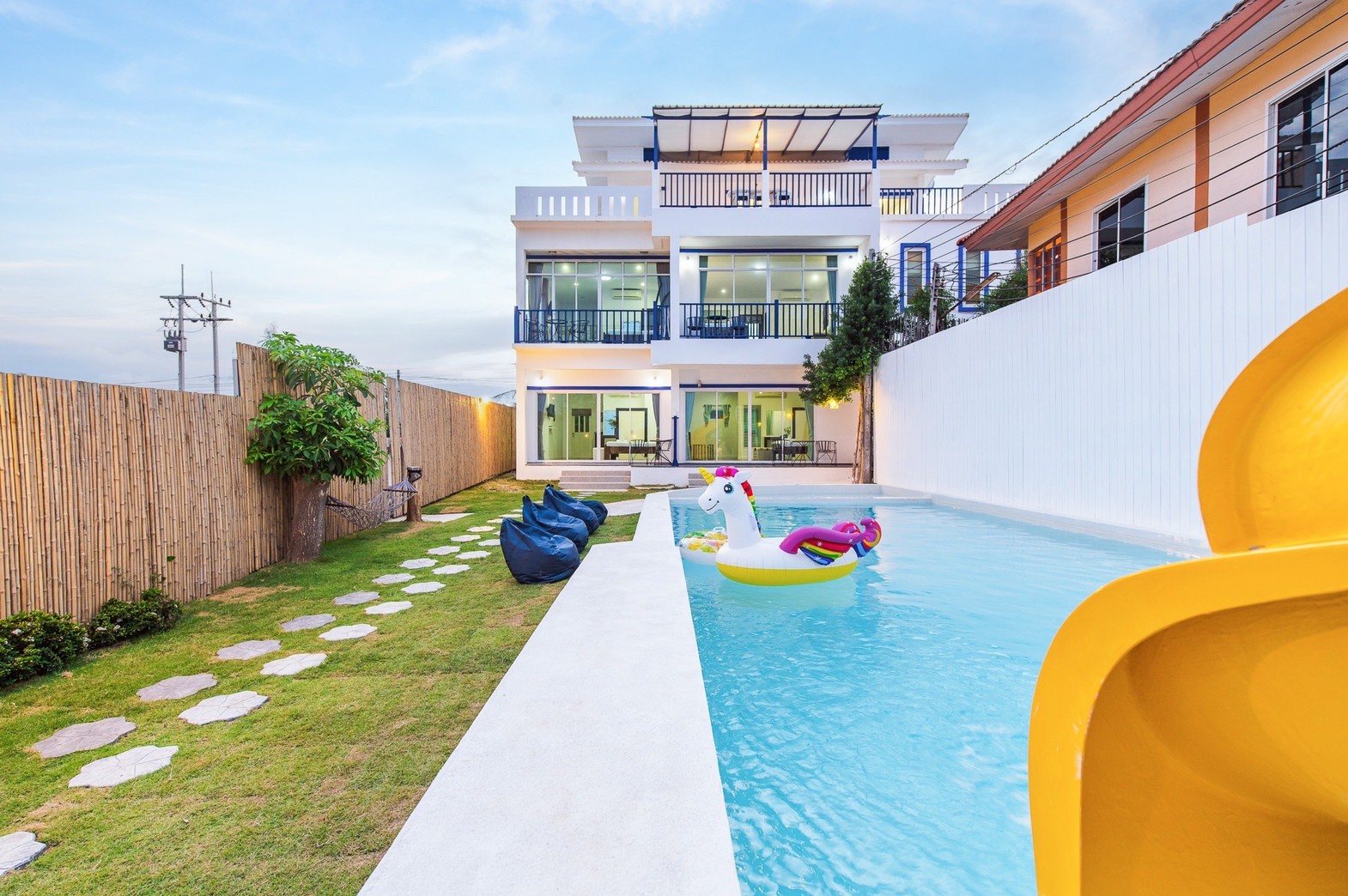 HR15047 บ้านพักติดทะเล The Zarento beach