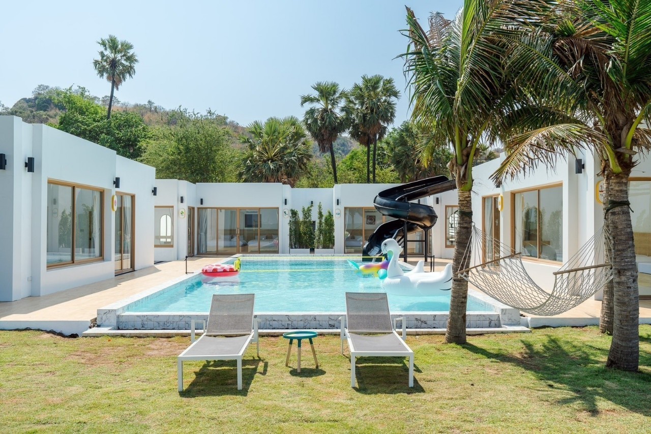 HR15080 The Bristol Beach Huahin Pool villa