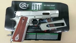 New.CoLt. 1911. Co2 cyber Gun. รางล่าง กริ๊บไม้ เฟรมเนื่อทรายเทา สไลด์เงิน ราคาพิเศษ