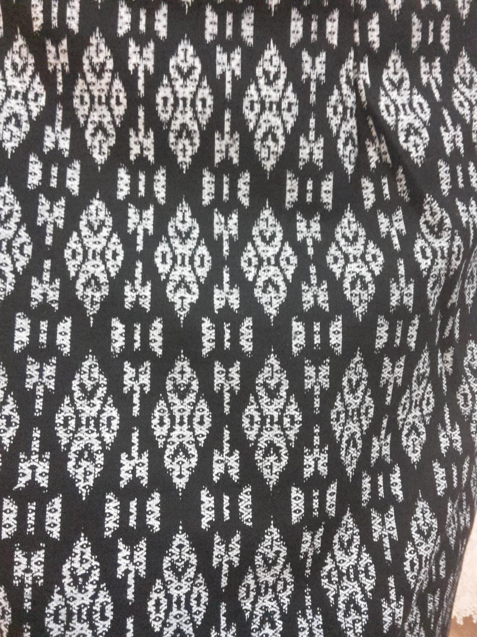 ผ้าถุงสำเร็จรูปแบบป้ายเลื่อนตะขอผ้าสีดำ ผ้าถุงสำเร็จรูปมัดหมี่สีดำ ผ้าฝ้ายมัดหมี่ตัดสำเร็จสีดำ พร้อมส่ง