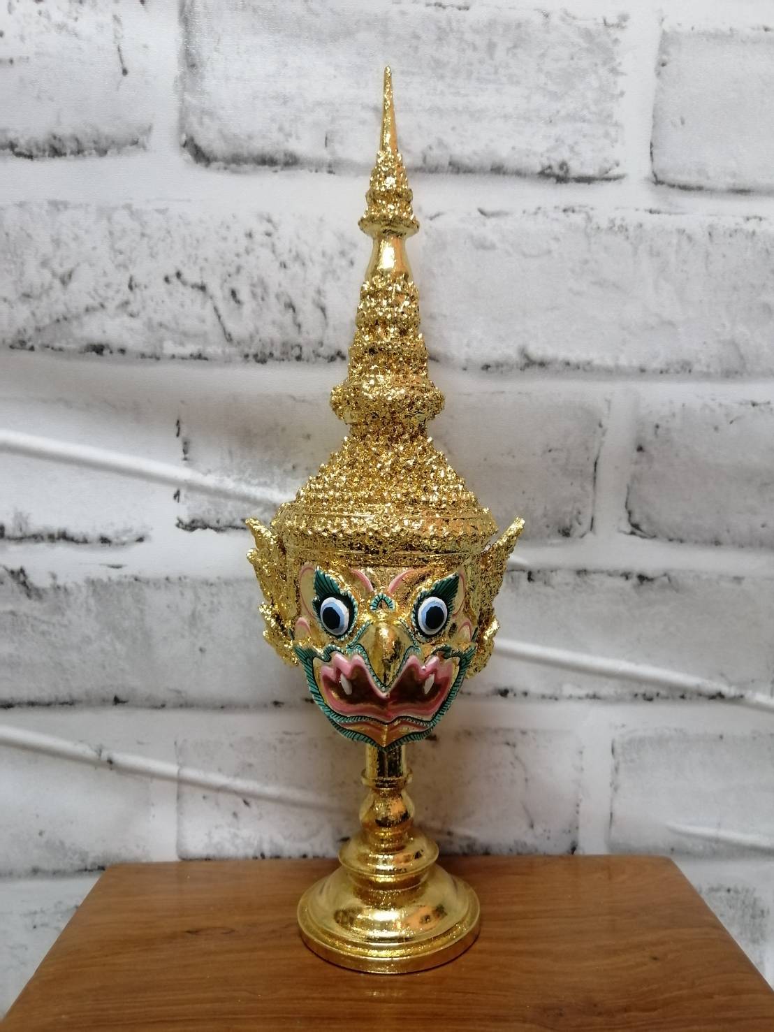 ครุฑ (ทอง) ขนาดกลาง งานละเอียด เรซิ่นปิดทอง พร้อมฐานปิดทอง