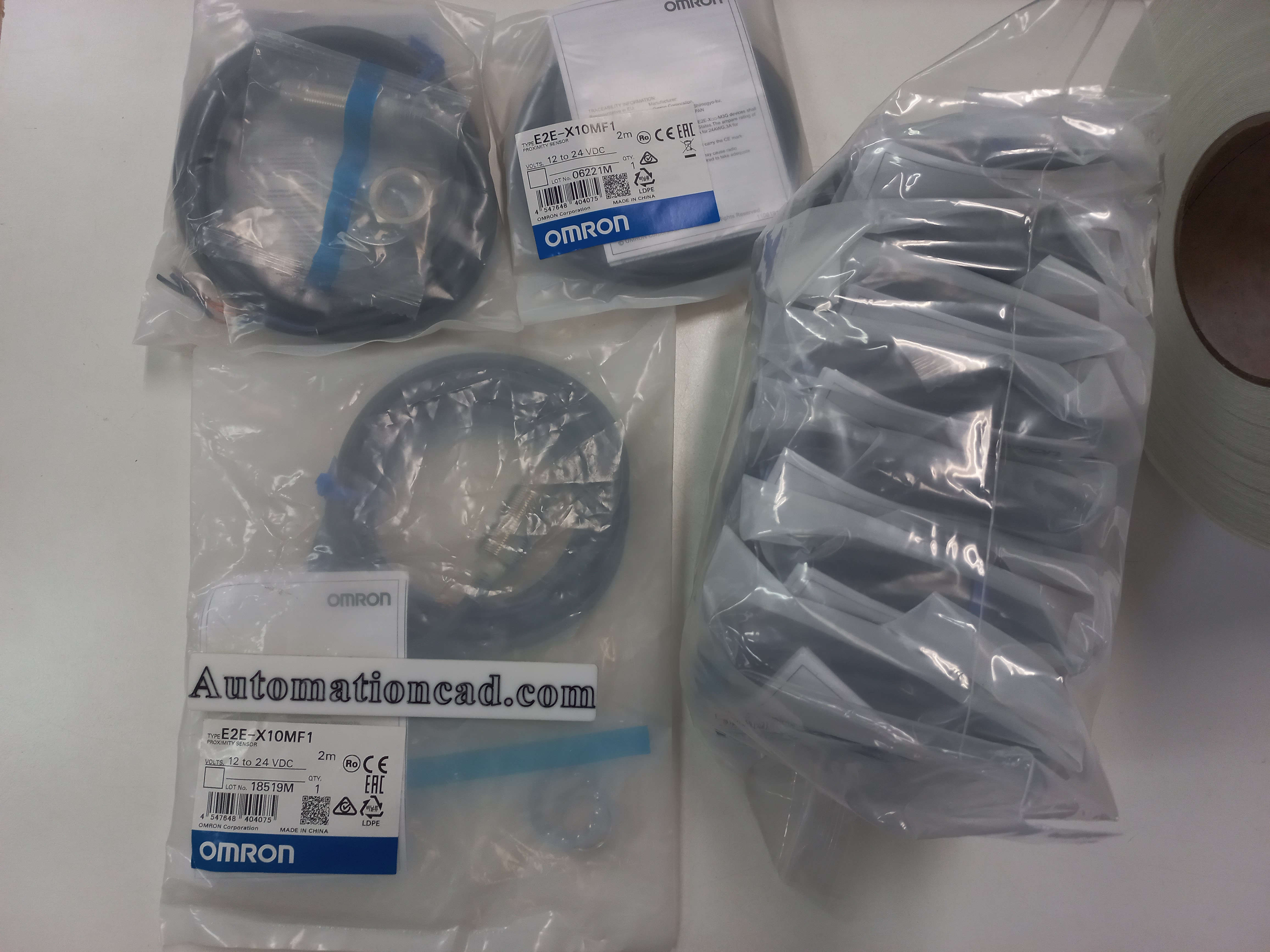 Proximity switch OMRON ระยะการตรวจจับ 10 mm Proximity Sensor สายยาว 2 เมตร