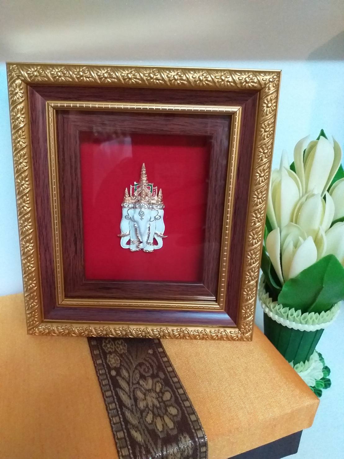 กรอบรูปโขนรามเกียรติ์ และเอกลักษณ์ไทยๆ พร้อมกล่องผ้าไหม