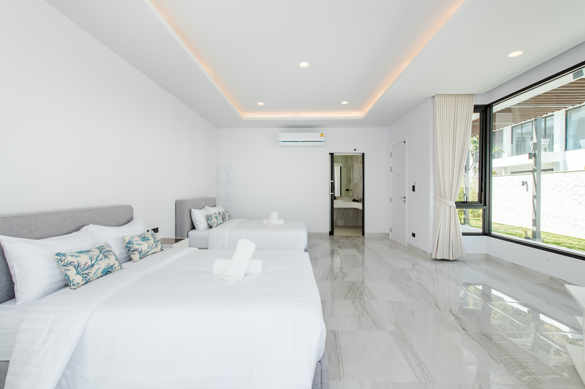 HR15066 บ้านพักติดทะเลหัวหิน The Casa Rocca Beach Villa HuaHin