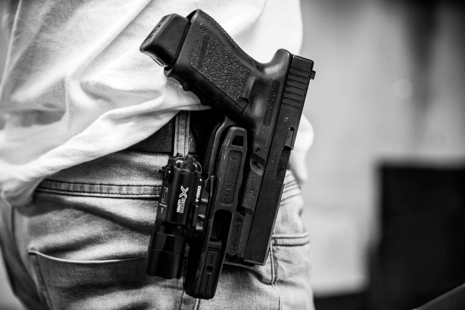 ชุดประกอบปืนสั้น รุ่น Full Kit สำหรับปืน : Glock17,19,34 (ทุกเจน) คุณสมบัติ : วัสดุผลิตจากโพลิเมอร์ คุณภาพสูง ทนความร้อนได้ดีเยี่ยม ขนาดเล็กกระทัดรัด น้ำหนักเบา ติดตั้งง่าย เพียงถอดน็อตตัวเดียว (บริเวณด้านหน้าใต้ลำที่จับรางล่าง) พานท้ายสามารถพับได้ และ ออ