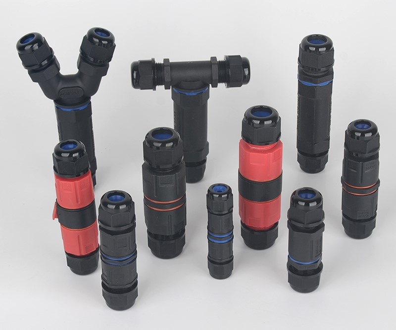 ข้อต่อสายไฟกันน้ำ ใช้กับสายไฟ ขนาด 0.5 ถึง 2.5 mm² แบบ 5 เส้น แบบยึดแกนกลาง