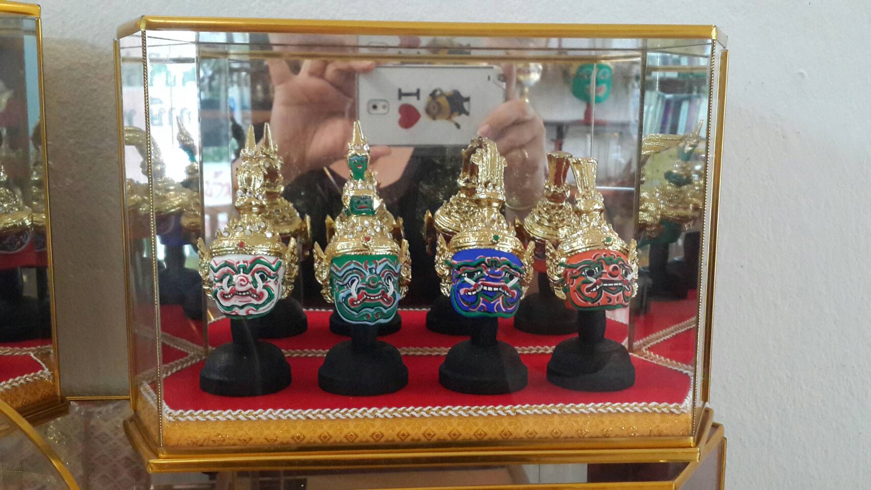 หัวโขนจิ๋ว 4 หัว จัดเป็นเซ็ท พร้อมใส่ตู้โชว์ 1 ตู้