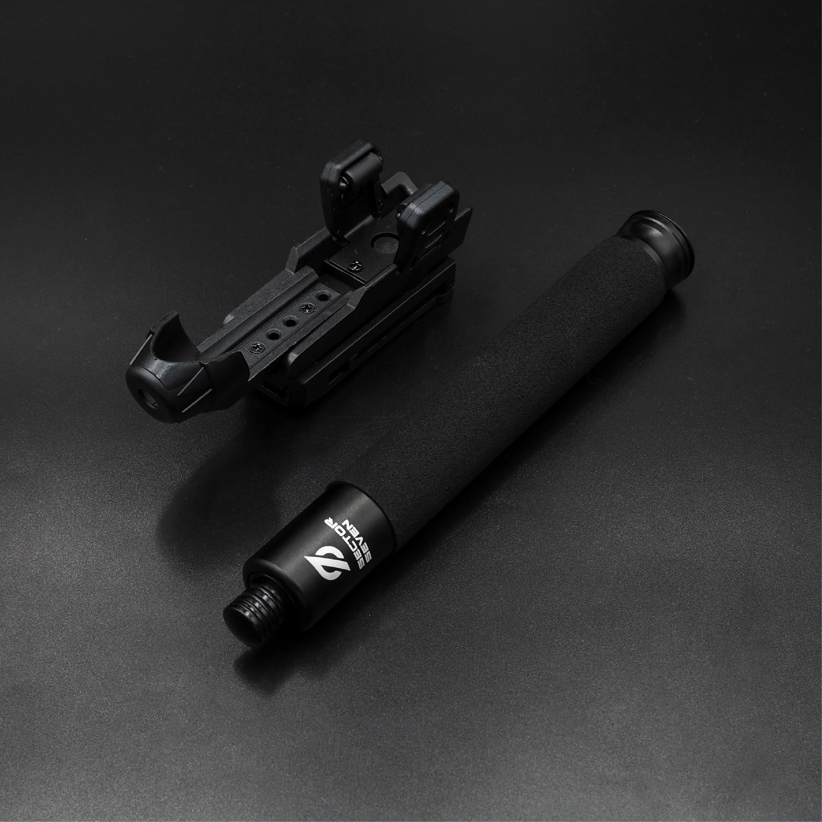 New. ⚓ดิ้ว Sector Seven Baton 21" แบบครบชุด (SET-B) 📌กระบองผลิตจากเหล็กชุบแข็ง ไม่คดงอง่าย 📌ระบบกดตูด ใช้งานสะดวก เก็บง่าย 📌ใช้งานรวดเร็ว ด้วยเพียงมือเดียว 📌ด้ามจับฟองน้ำ Dia ขนาด 28.5 มม. 📌ความยาวหลังยื