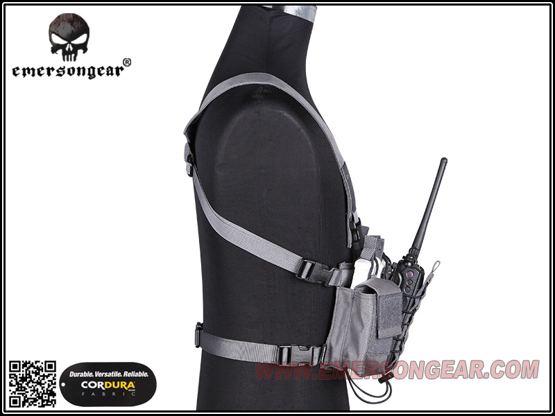 D3CR Tactical Chest Rig (เวสAK) ยี่ห้อ Emerson คุณสมบัติ : #เสื้อเวสทำจากผ้าCordura แท้100% #เสื้อเวสออกแบบมาให้สวมใส่ง่าย คนตัวใหญ่ก็สามารถใส่ได้ #มีช่องเก็บของมากมาย #สามารถพกแม็กกระซีนปืนยาวได้4แม็ก และ แม็กกระซีนปืนสั้นอีก2แม็ก #มีช่องสำหรับพกพาวิทยุส