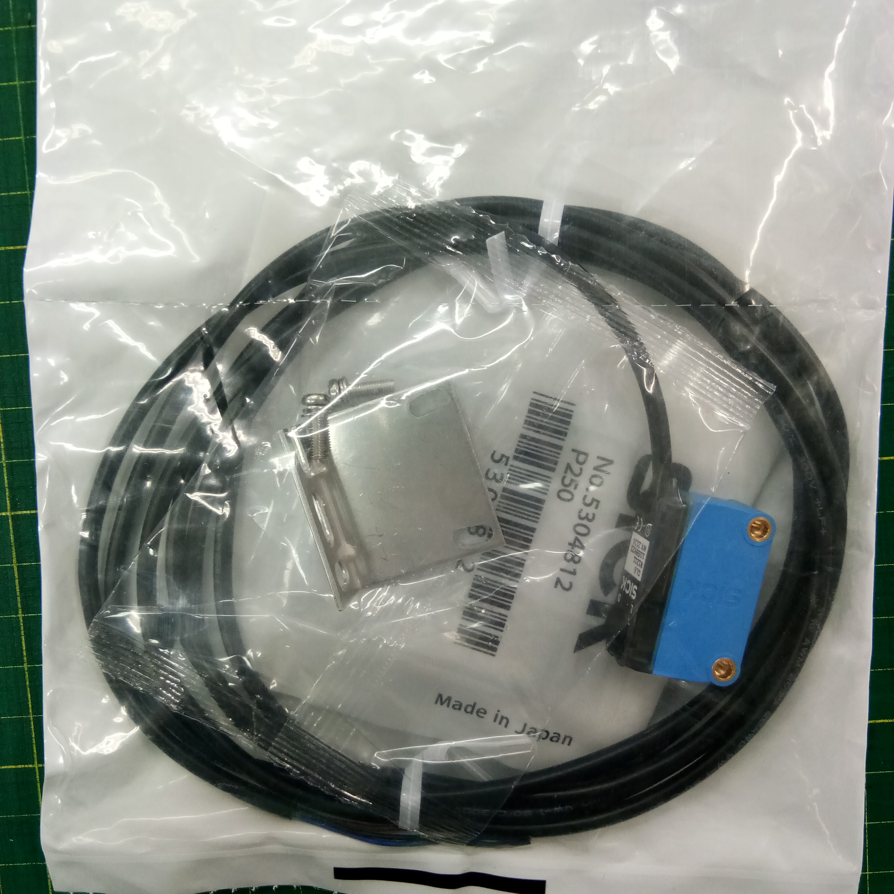 เซนเซอร์ SICK ระยะการตรวจจับ 6 m Photo Sensor Retro Reflective Mode