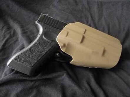 New.ซองปืนปลดเร็ว Emersongear 579 GLS Pro-Fit Holster ผลิตจากพลาสติกไนลอน ใช้ระบบล็อคแบบ GLS (ล็อคบริเวณโกร่งไก) สามารถใส่ได้กับปืนมากมายหลายรุ่น ไม่ว่าจะเป็น Glock, Hi-capa, Sig Sauer, beretta, S&W, H&K, Colt, CZ เป็นต้น ข้างในซองมีผ้ากำมะหยีรองรับแรงเสี