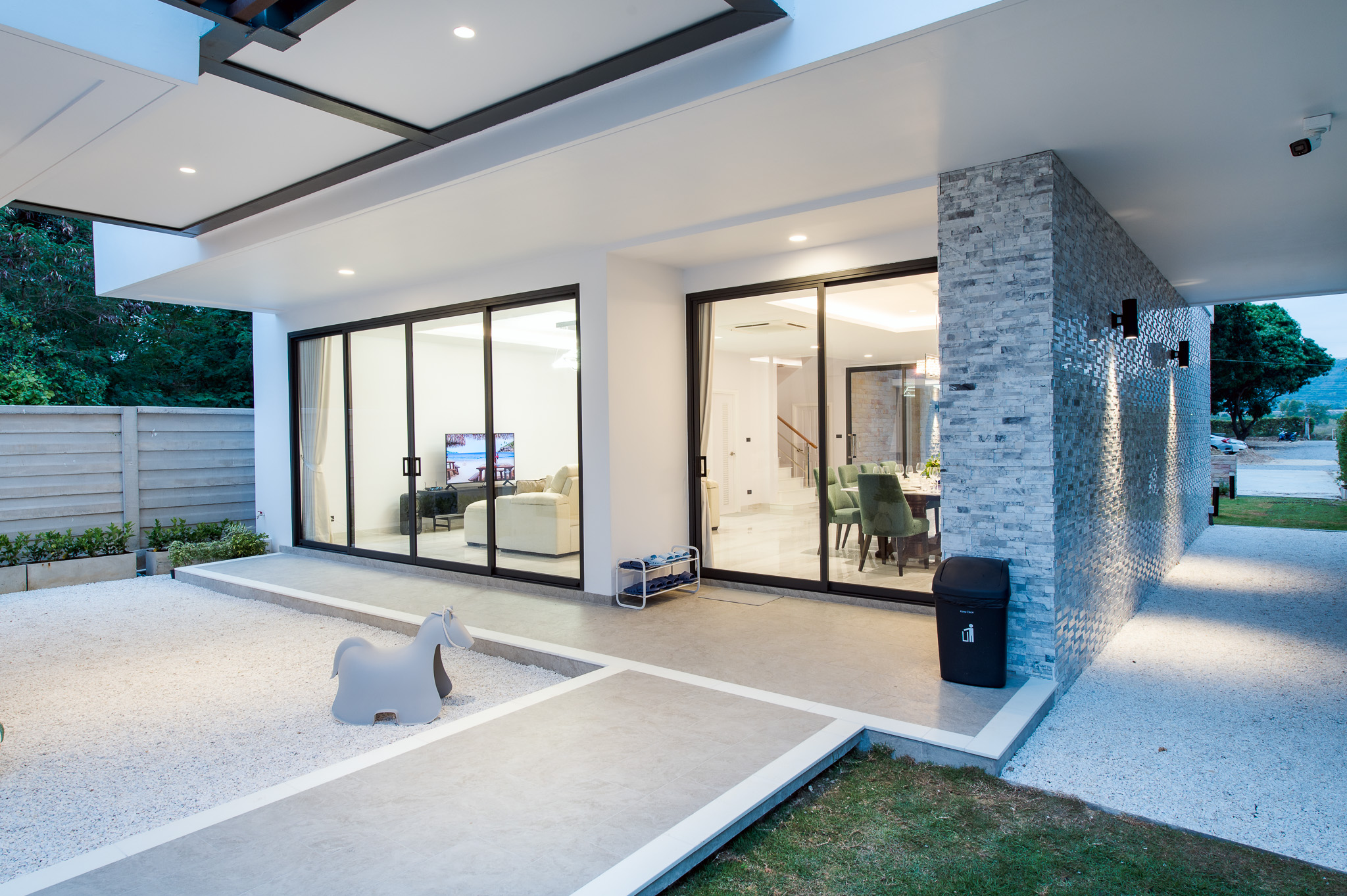 HR15066 บ้านพักติดทะเลหัวหิน The Casa Rocca Beach Villa HuaHin