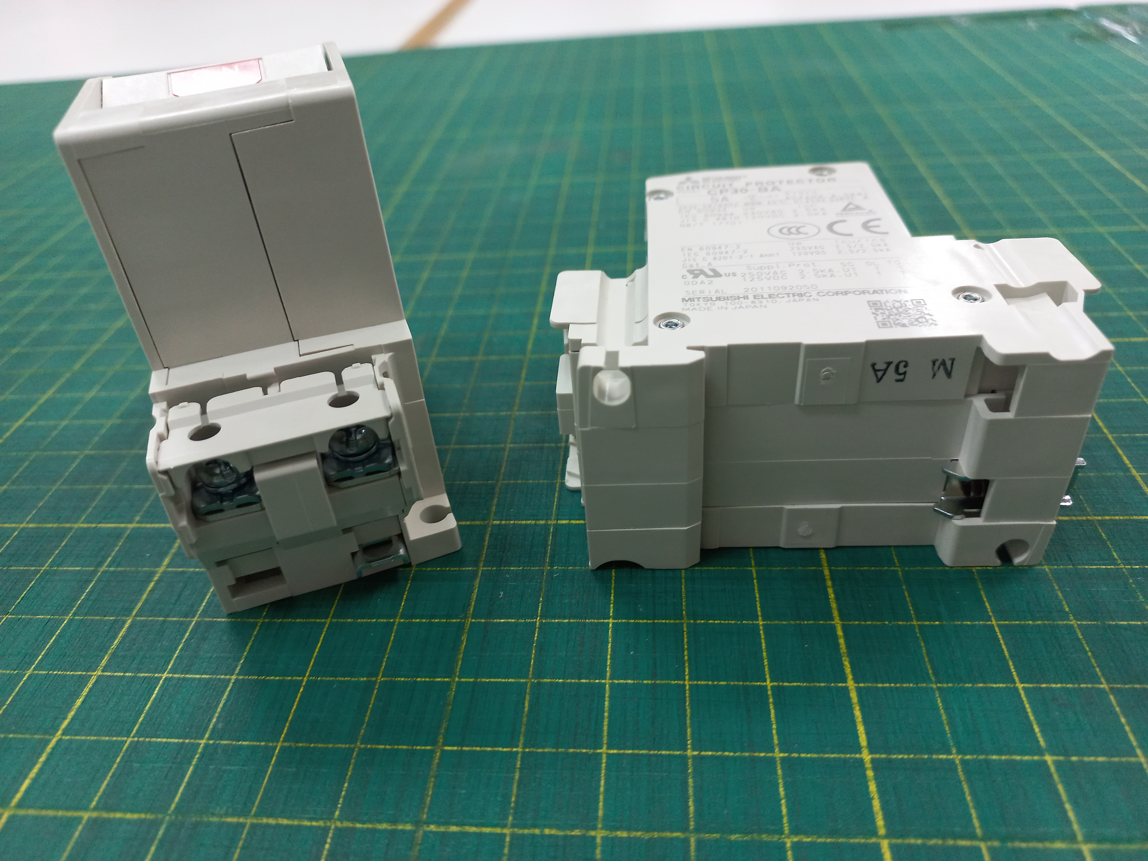 CP30-BA เบรคเกอร์ มิตซูบิชิ Circuit Protector MITSUBISHI 2POLE 1-M 5A เบรกเกอร์ป้องกันวงจรควบคุม