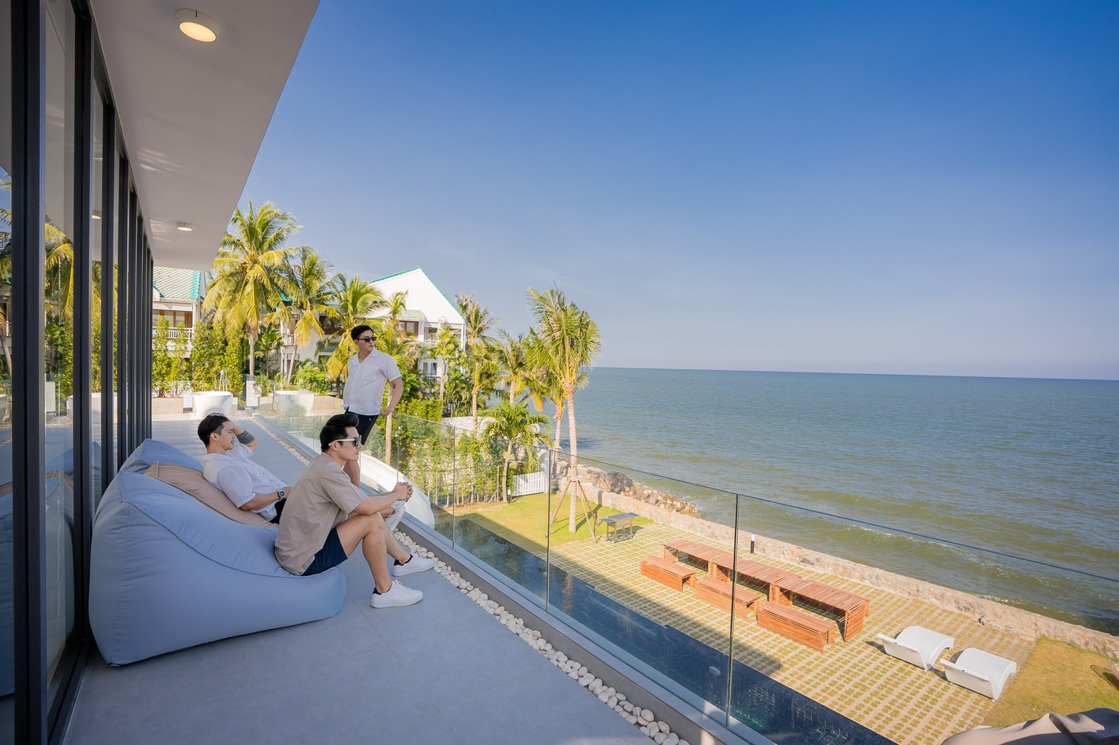 HR15060 บ้านพักติดทะเลชะอำ The Leon Beach Pool Villa Cha Am