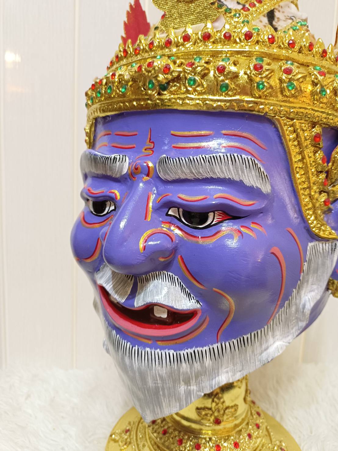 เศียรพ่อแก่ ปู่ฤาษีนารายณ์ ขนาดครอบ พร้อมฐานไม้สีแดง