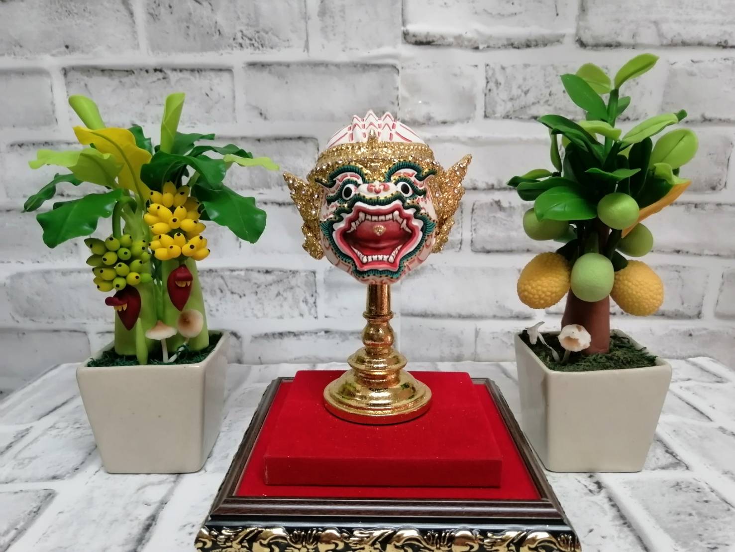 หนุมาน ขนาดกลาง เกรดพรีเมี่ยมประดับเพชร พร้อมฐานปิดทอง