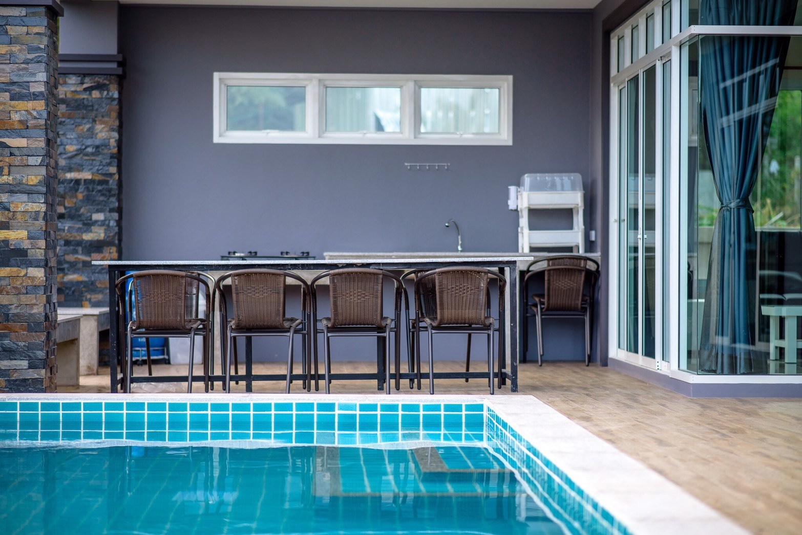 HR 5005 บ้านภูผา คาราโอเกะ โต๊ะพูล