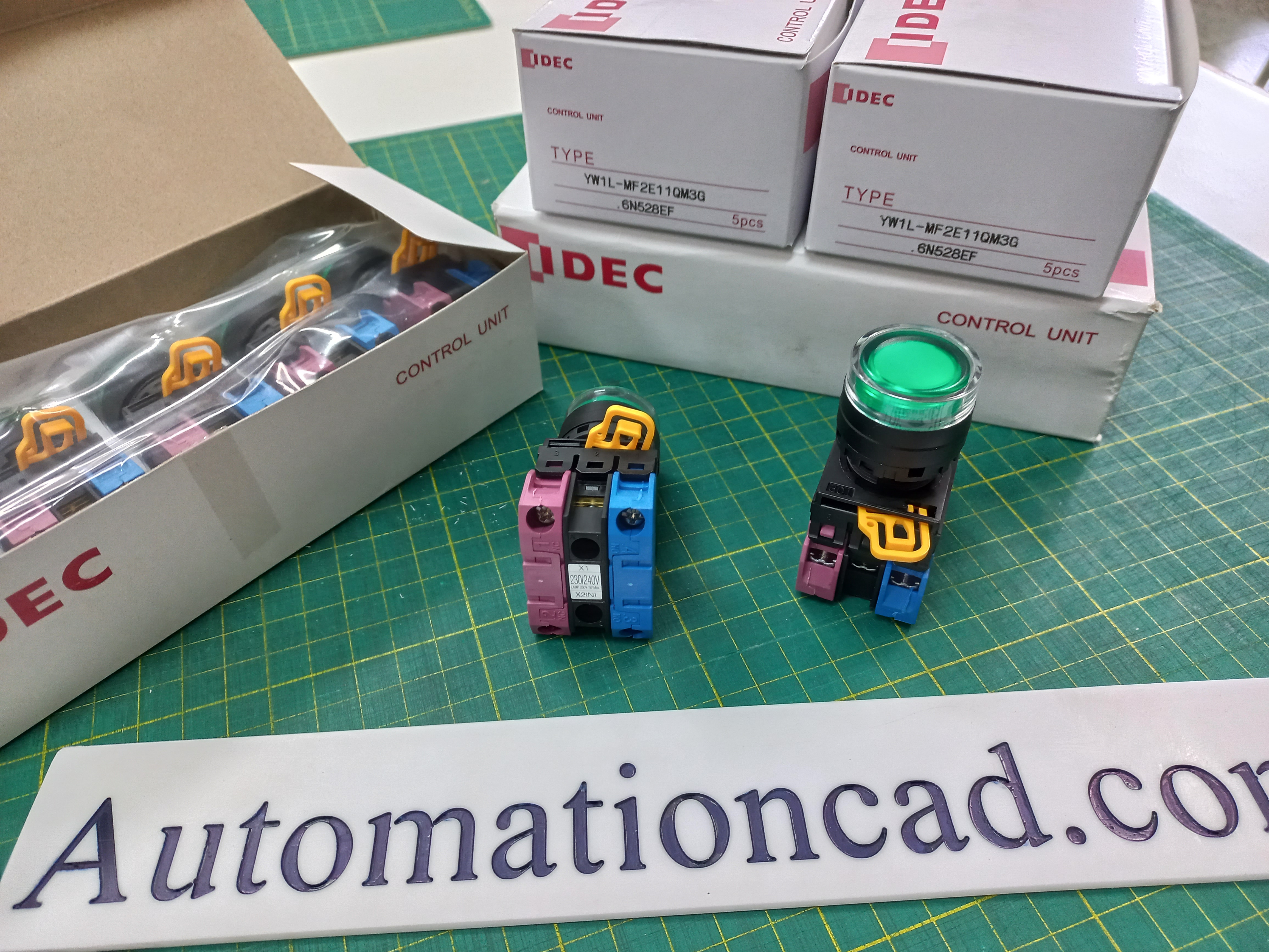 ปุ่มกดมีแลมป์ LED สีเขียว Push Button Switch 1NO-NC รู 22 mm ไฟ 230/240V AC/DC