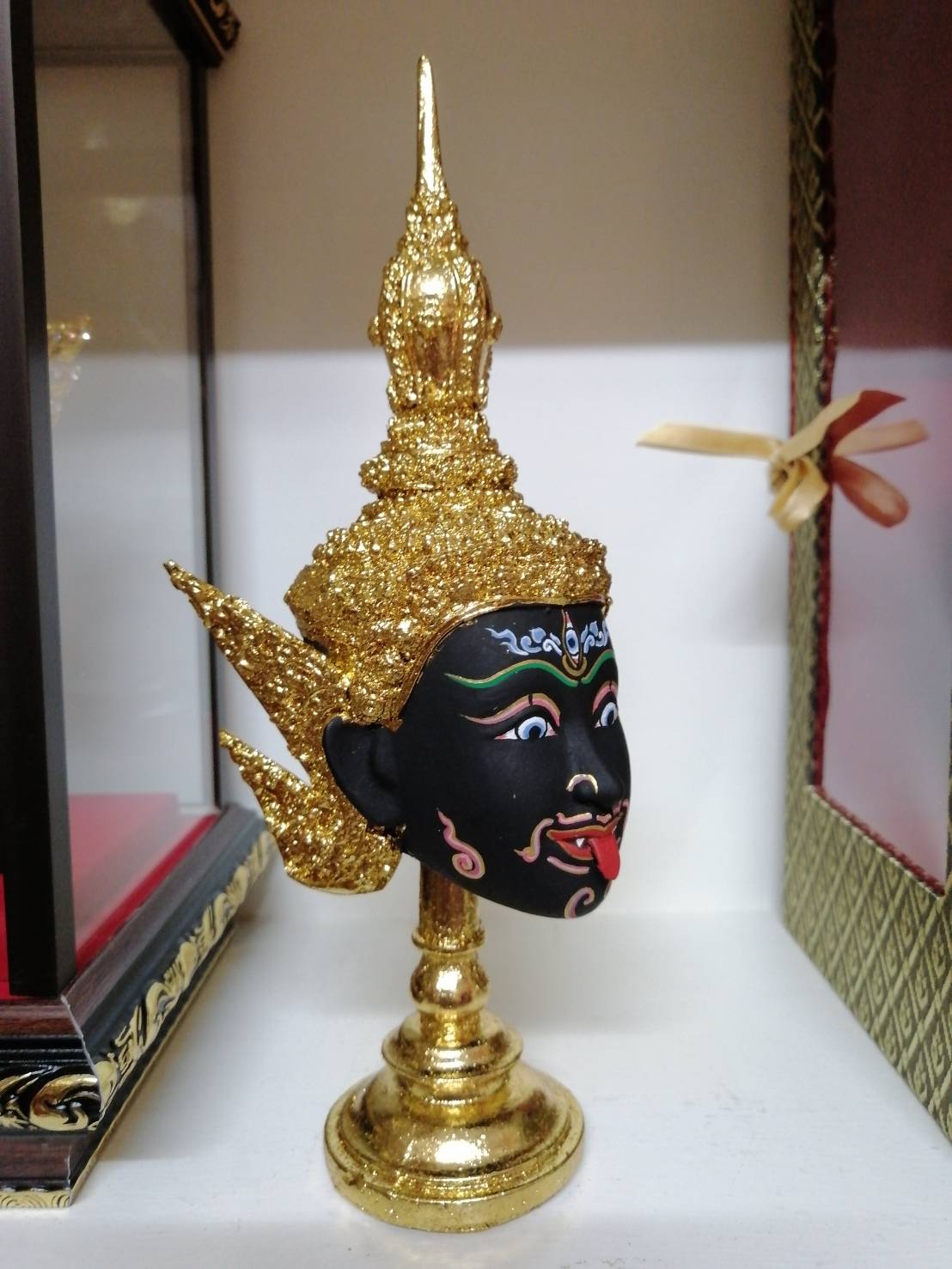 พระแม่กาลี ขนาดกลาง งานละเอียด เรซิ่นปิดทอง พร้อมฐานปิดทอง