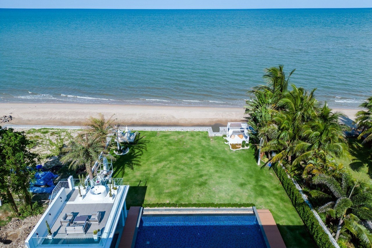 HR15030 บ้านพักติดทะเล The Vacation Beach Pool Villa Cha Am