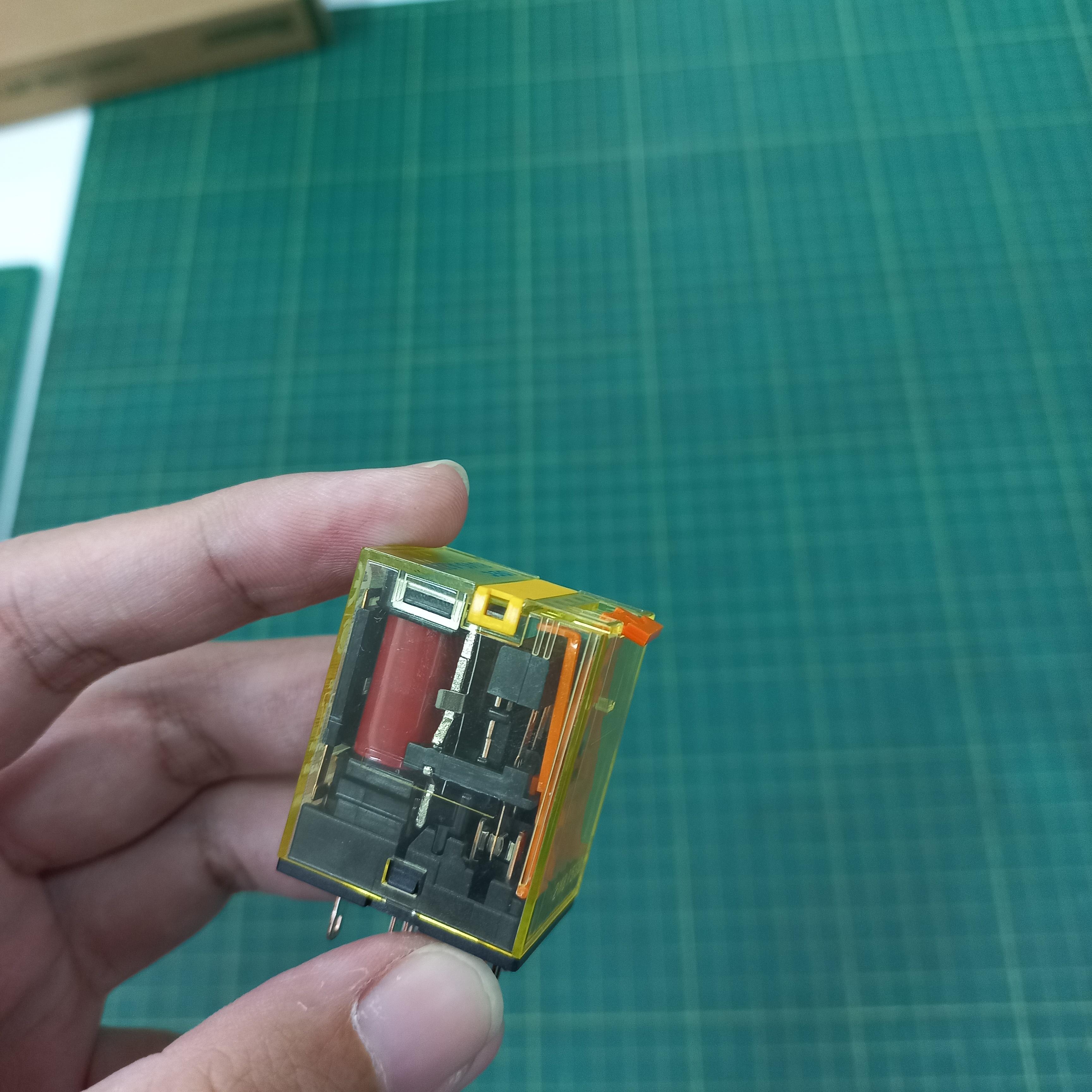 RELAY IDEC รีเลย์ 4 contact มีไฟ LED +Manual ได้ RU4S-A220